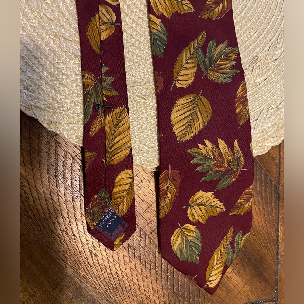 Lands End necktie burgundy with Fall leaves Autumn